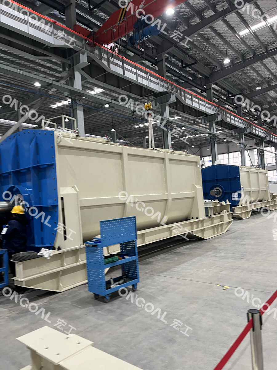 螺帶混合機 (2) 螺帶混合機 (2)